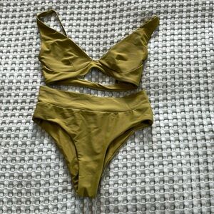 ✨EUC Stone Fox Swim Cheeky Highwaisted Set in Green Size Medium✨